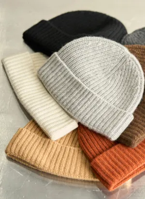 Pure Cashmere Unisex Rib Beanie in Light Grey